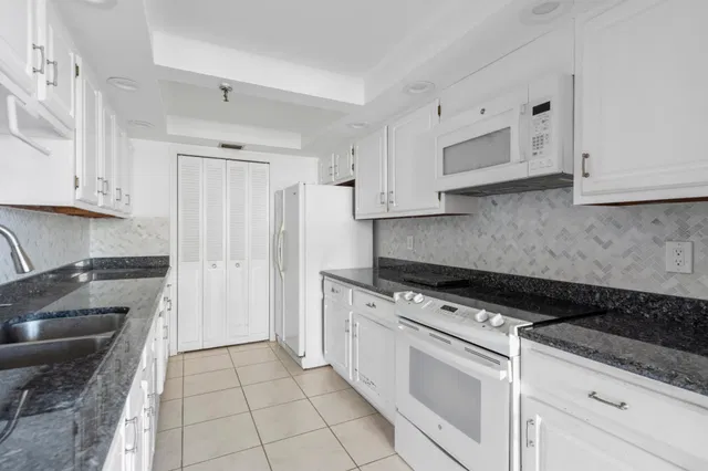 Unit 312 photo 2