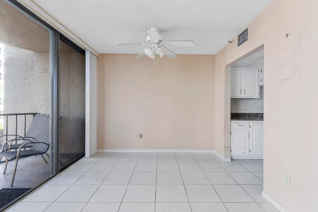 Unit 312 photo 5