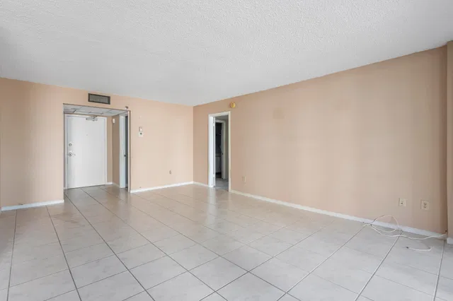 Unit 312 photo 6