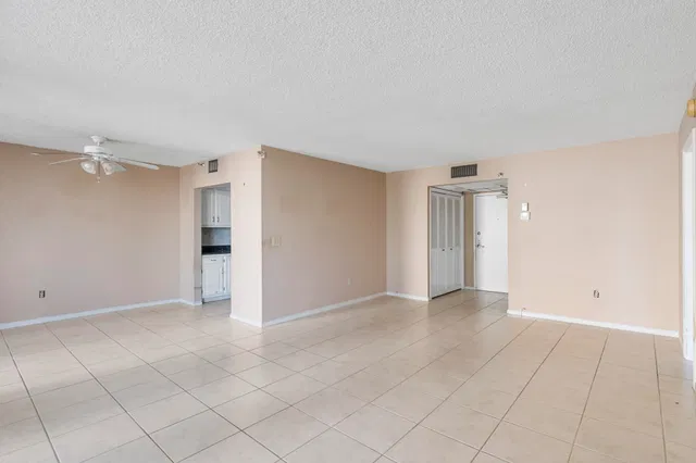 Unit 312 photo 8