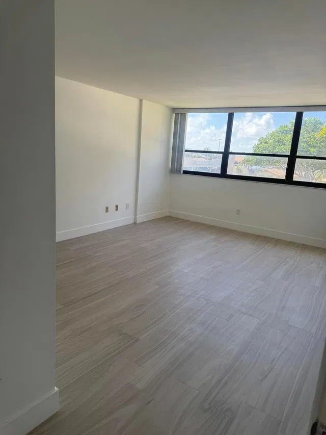 Unit 312 photo 18