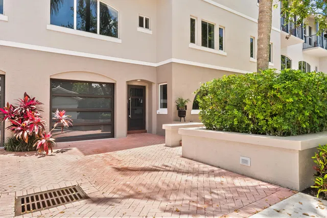 Residence photo 2