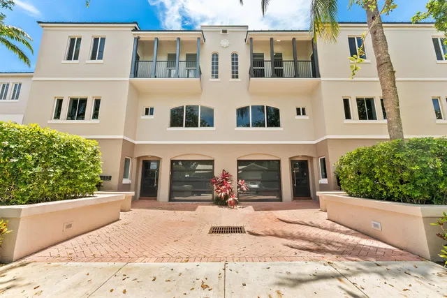 Residence photo 3