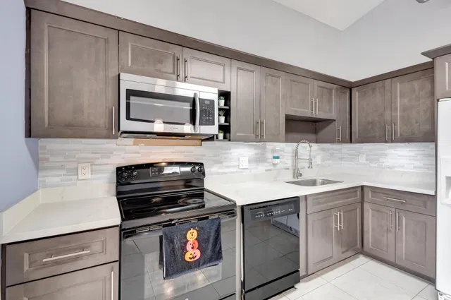 Residence photo 12