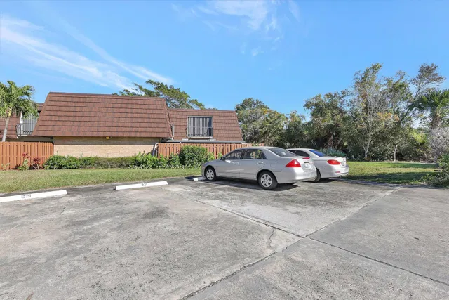 Unit 321 photo 2