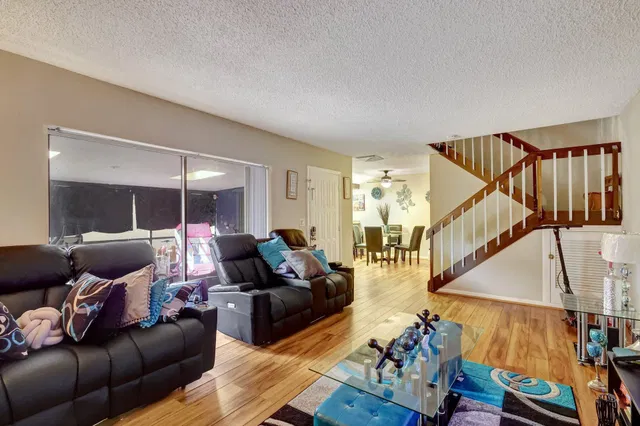 Unit 321 photo 6