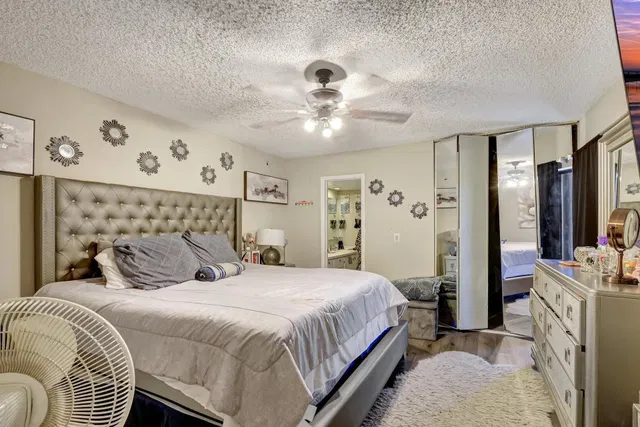 Unit 321 photo 14