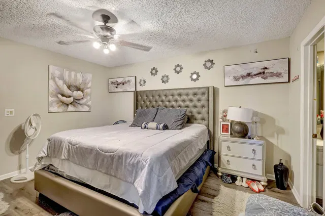 Unit 321 photo 16