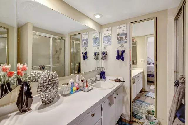 Unit 321 photo 17