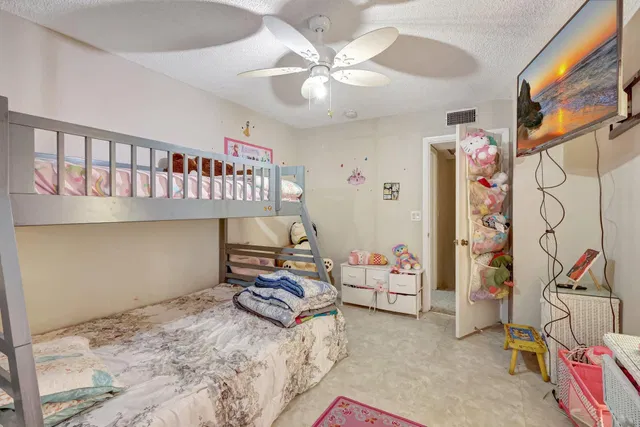 Unit 321 photo 18