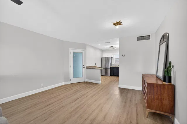 Unit 202 photo 4