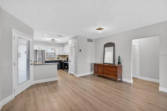 Unit 202 photo 5