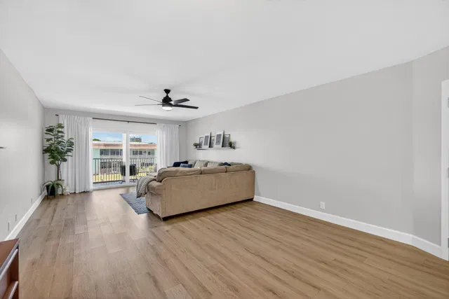 Unit 202 photo 7