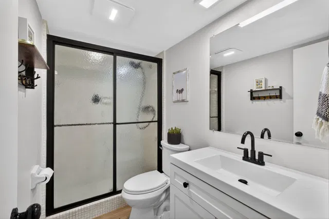Unit 202 photo 16