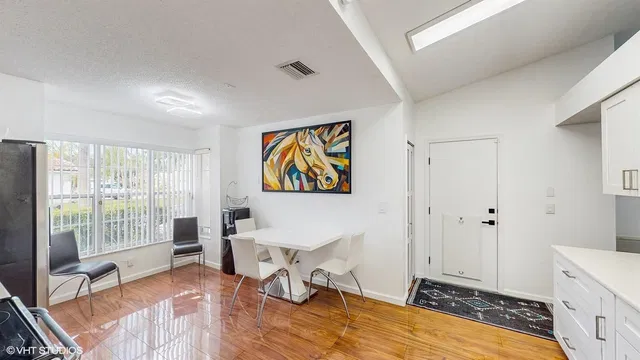 Residence photo 12