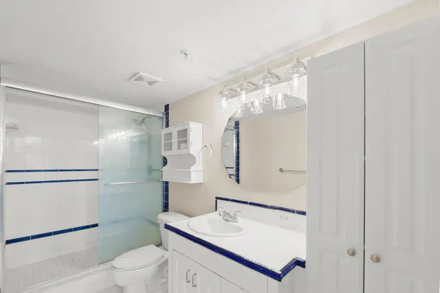  Unit 403 photo 15