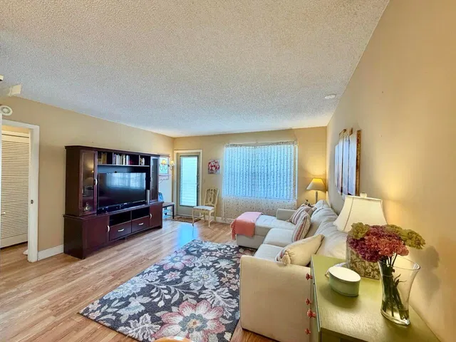 Unit 204 photo 5