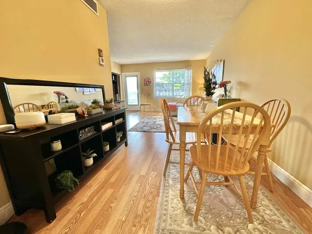 Unit 204 photo 8