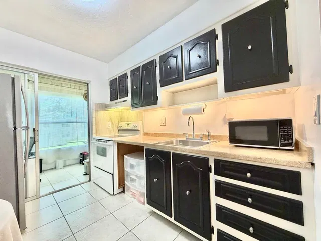 Unit 204 photo 11