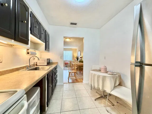 Unit 204 photo 12