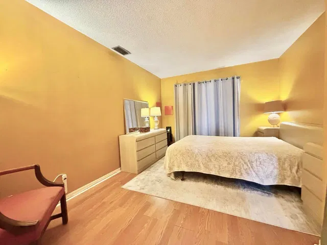 Unit 204 photo 13
