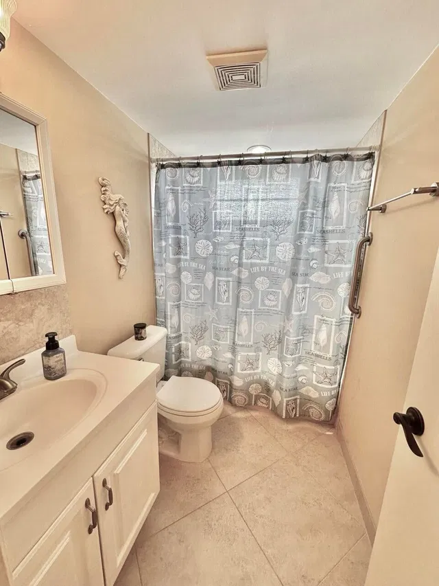 Unit 204 photo 17