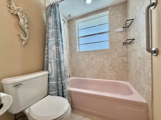 Unit 204 photo 18