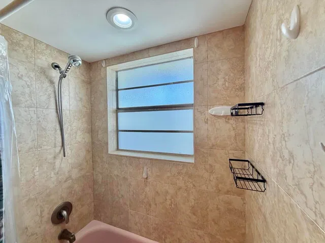 Unit 204 photo 19