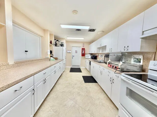 Unit 204 photo 28