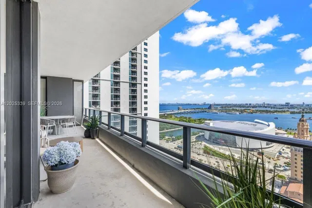 Natiivo Miami 2416
