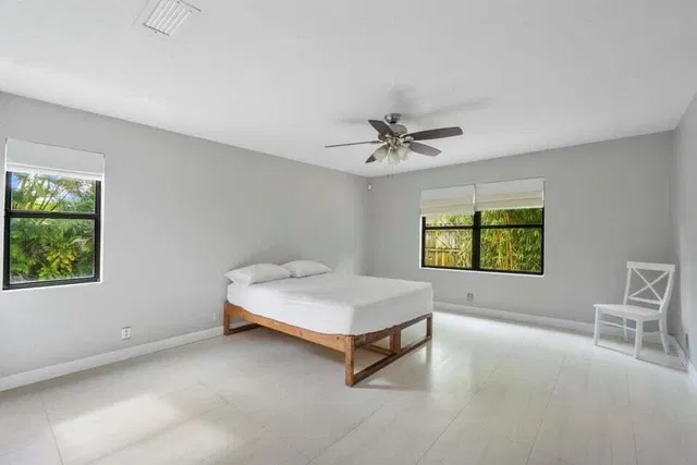 Residence photo 12