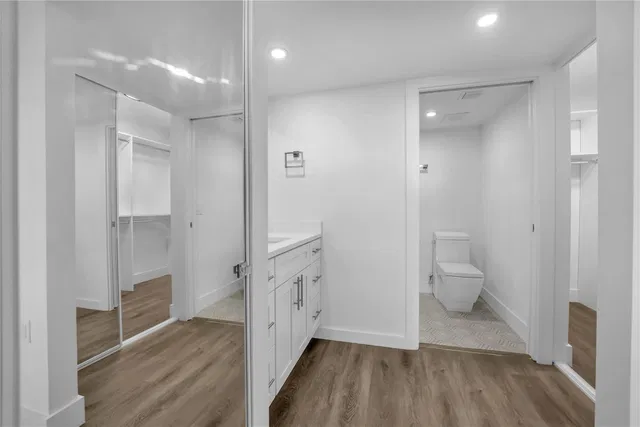 Unit 401 photo 8