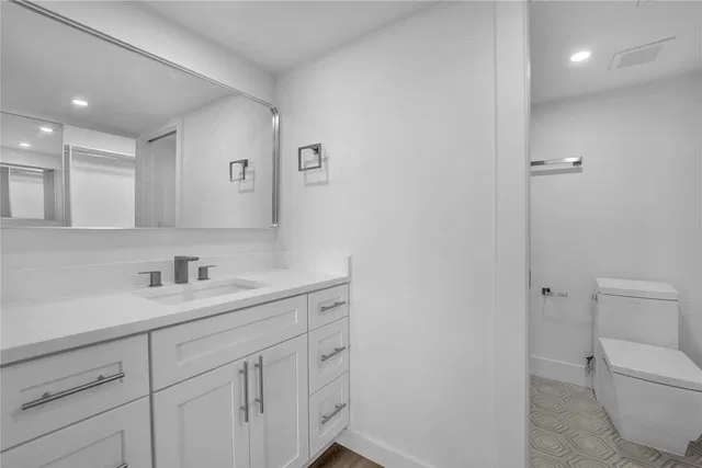 Unit 401 photo 9