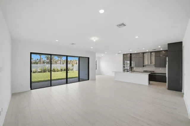 Whitmore Estates Residence photo 12