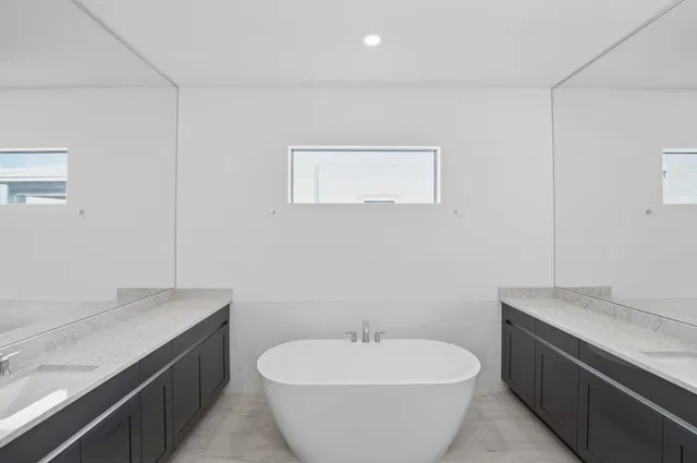 Whitmore Estates Residence photo 17