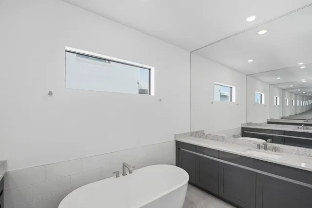 Whitmore Estates Residence photo 18