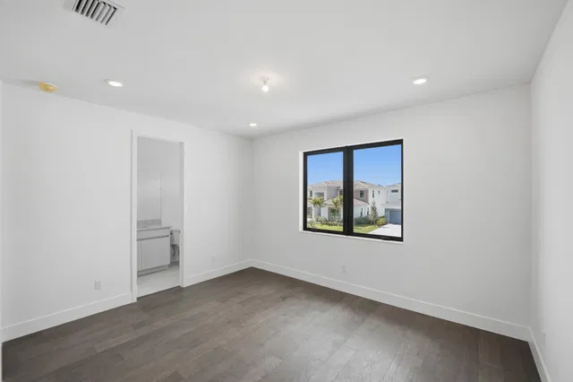 Whitmore Estates Residence photo 27