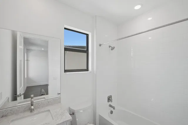 Whitmore Estates Residence photo 29