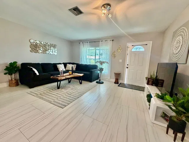 Residence photo 2