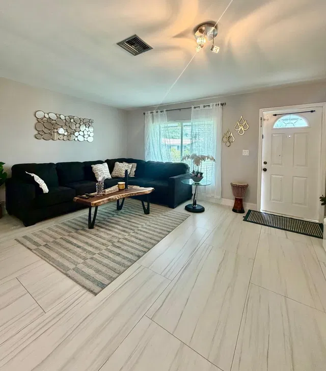 Residence photo 3