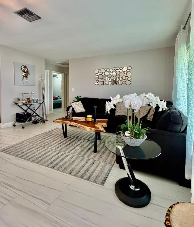 Residence photo 6