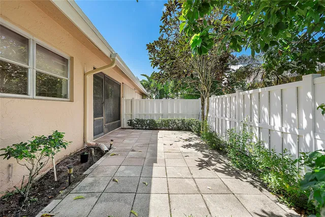 Residence photo 32