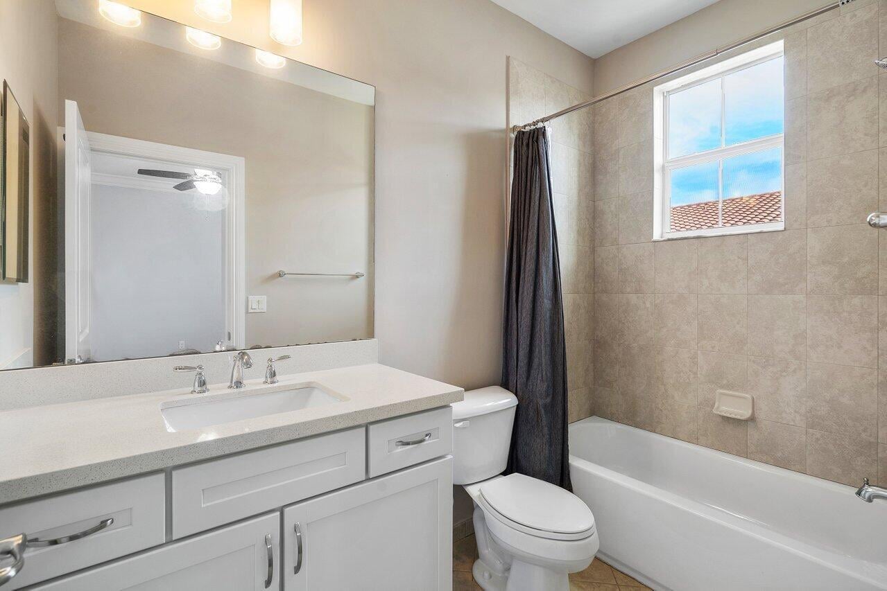Unit 4 photo 21