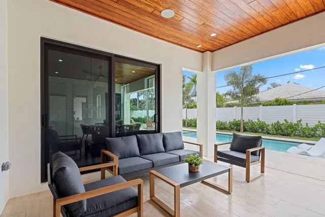 Palm Beach Isles Residence photo 14