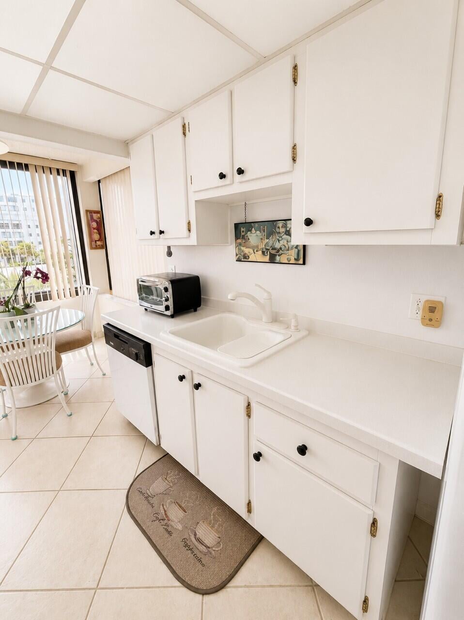 Unit 404 photo 18