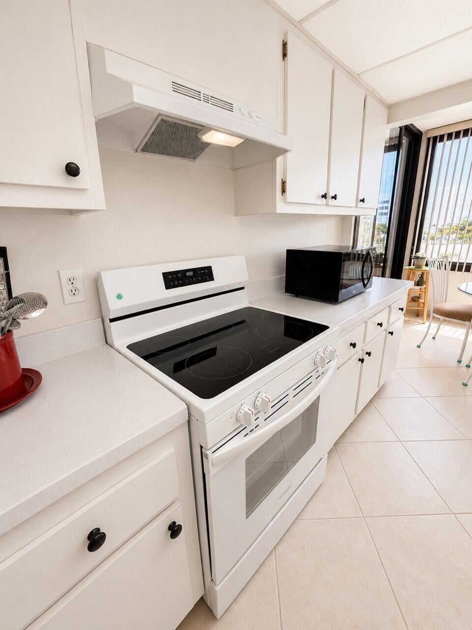 Unit 404 photo 19