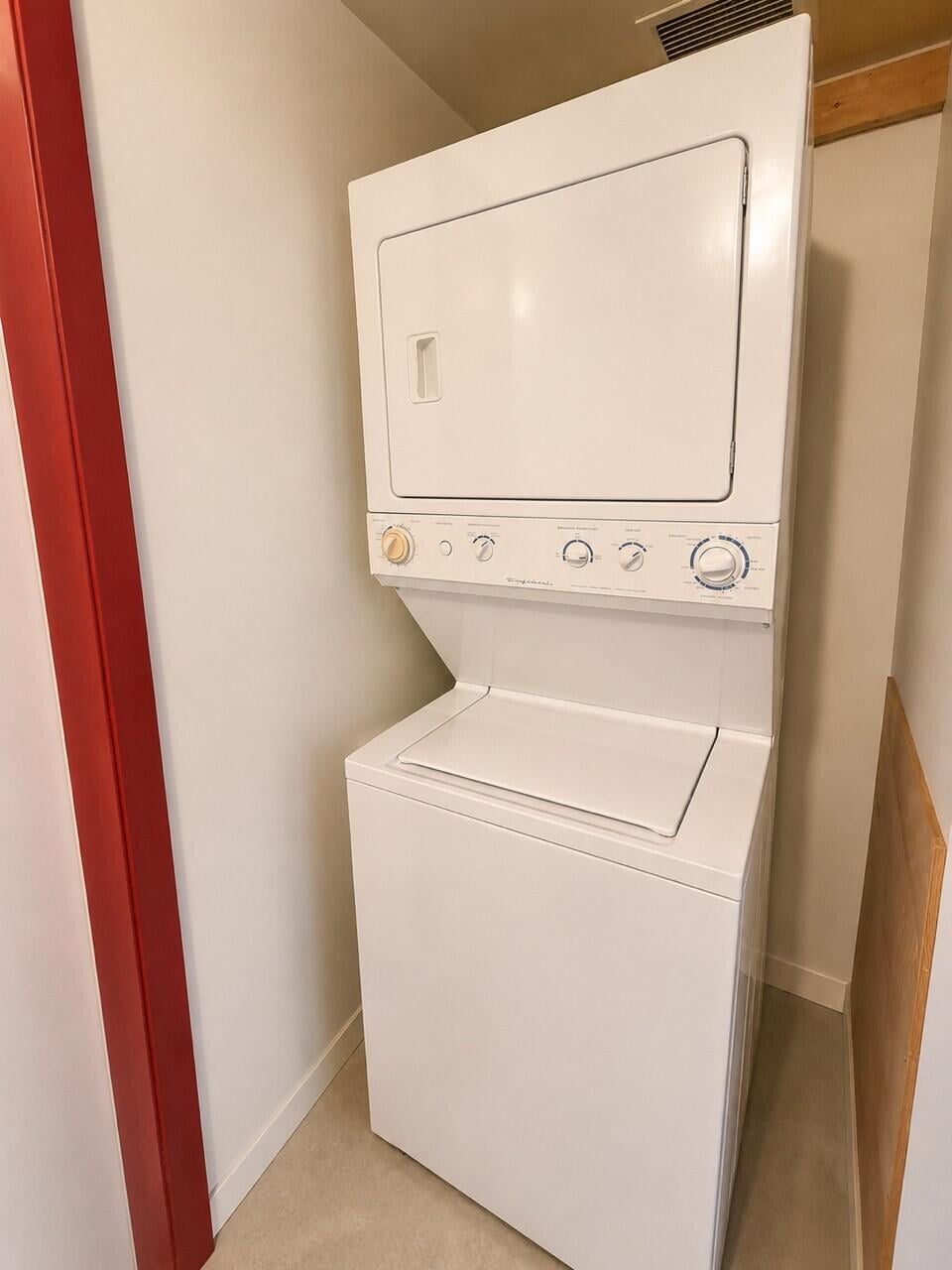 Unit 404 photo 24