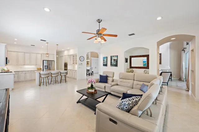 Residence photo 3