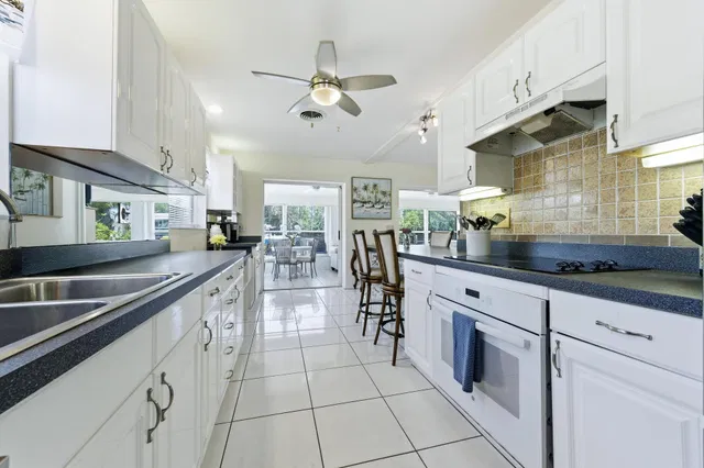 Residence photo 16