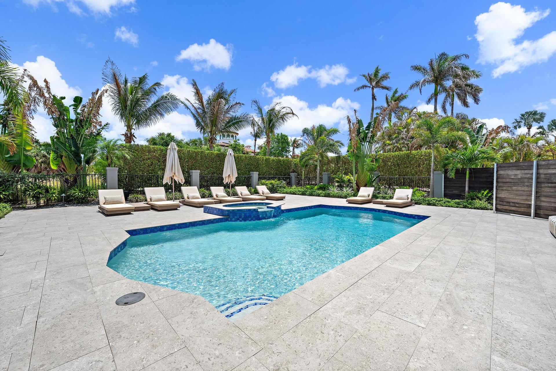  Residence photo 8